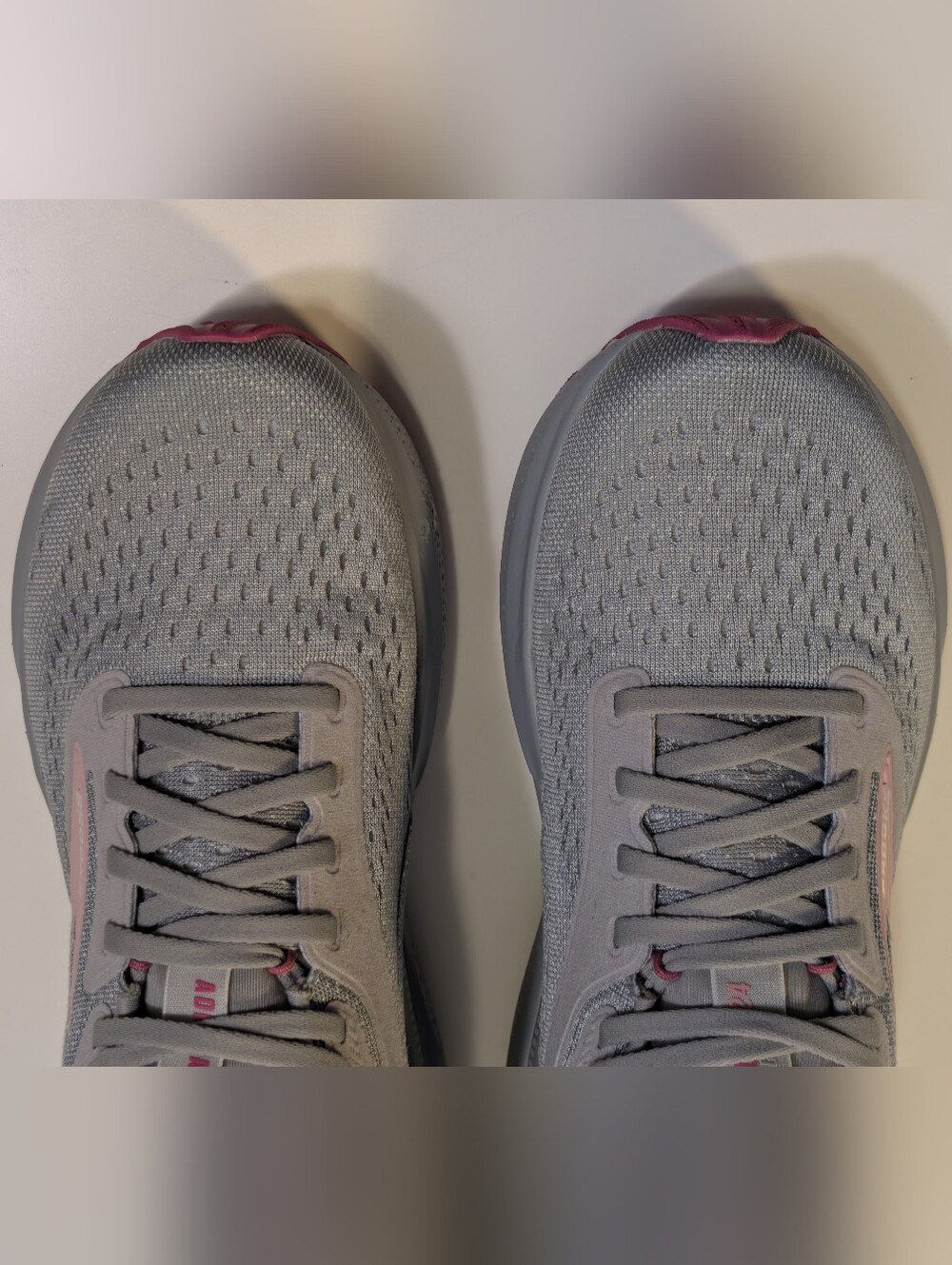 Brooks Adrenaline GTS 24 Gray Pink Running Shoes 9W - Picture 2 of 16